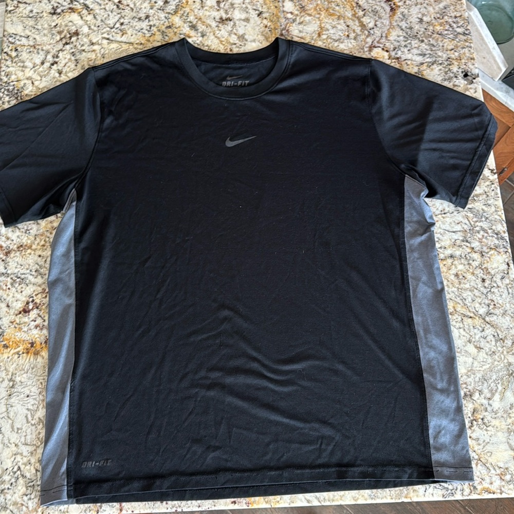 Nike Men’s Dri-fit XL performance shirt